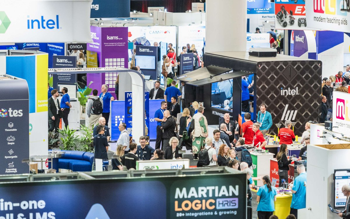 EDUtech_AU's tweet photo. The best insights happen in the hallways!

Teachers and tech leaders are crowding the networking zones at ICC right now, benchmarking ideas &amp; sharing classroom setups.

Join us tomorrow for another exciting day!
Free pass https://t.co/xpvgVVrpBq

3 &amp; 4 Jun 2026 | ICC Sydney https://t.co/CXfxCZlBdO