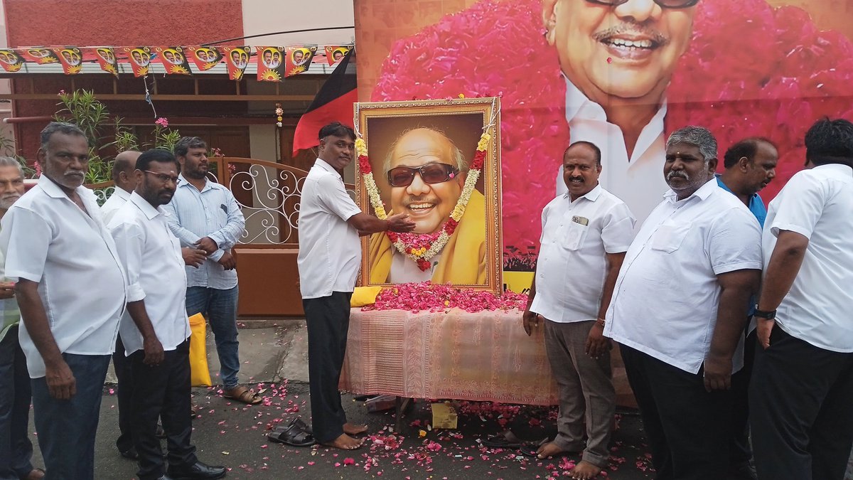 jagantkovai's tweet photo. முத்தமிழ் அறிஞர் #கலைஞர் க்கு புகழ் அஞ்சலி
#KalaignarForEver
#Kalaignar103
@arivalayam @DMKITwing https://t.co/M4PEh9Bvfx