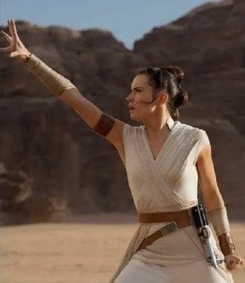 WilfingerSonja's tweet photo. "You know the dark and the light... that exist in both of us, They are not far off from eachother."
-Adam Driver about Kylo Ren and Rey

#TheHuntForBenSolo https://t.co/YB5jjqkZmL