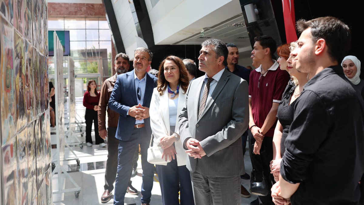 nevukurumsal's tweet photo. #NEVÜ Hacıbektaş Teknik Bilimler MYO Grafik Tasarım Bölümü öğrencilerinin özgün çalışmalarından oluşan ‘Yıl Sonu Sergisi’ açıldı. Açılışını Rektör @semihaktekin'in yaptığı sergi, 5 Haziran tarihine kadar ziyarete açık olacak👉https://t.co/GCdaHd5Sxu https://t.co/RG6XA6MjCc