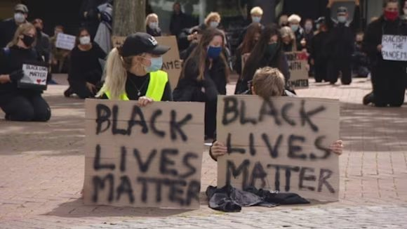 PodScotlan73457's tweet photo. I REMEMBER PEOPLE TAKING THE KNEE

in Dumfries, on June 7th, 2020 for the death of George Floyd in Minneapolis. Black Lives Matter.

Anyone taking the knee for HENRY NOWAK???

White Lives Matter?

Hmmmm I thought not. https://t.co/UlSGcfebjn