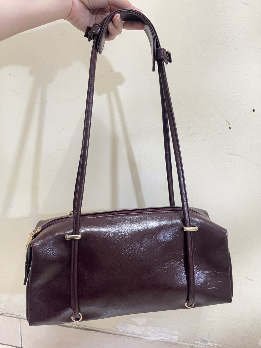 bluemingblo's tweet photo. Kemana aja baru tau local brand yg jual tas cuma 100rban tp sebagus ini🤯 https://t.co/hBVMBqV4Aq