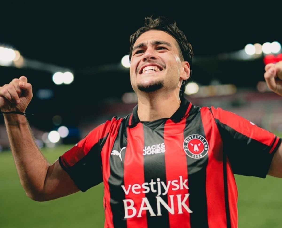 pascalmentality's tweet photo. 🇹🇷 Aral Şimşir yok, en son 4 ay önce gol katkısı yapan kariyeri bitmiş İrfancan Kahveci dünya kupası kadrosunda.

Fıkra bu kadar… https://t.co/KnouaEEwWc