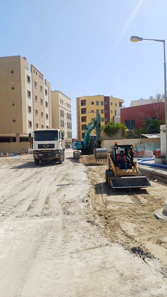 Bahrain_Works's tweet photo. توفير الخدمة لـــ 875 عقار
وكيل وزارة الأشغال يتفقد أعمال مشروع إنشاء شبكة للصرف الصحي بمجمع 457 في بوقوة https://t.co/P7mzI0bpQj