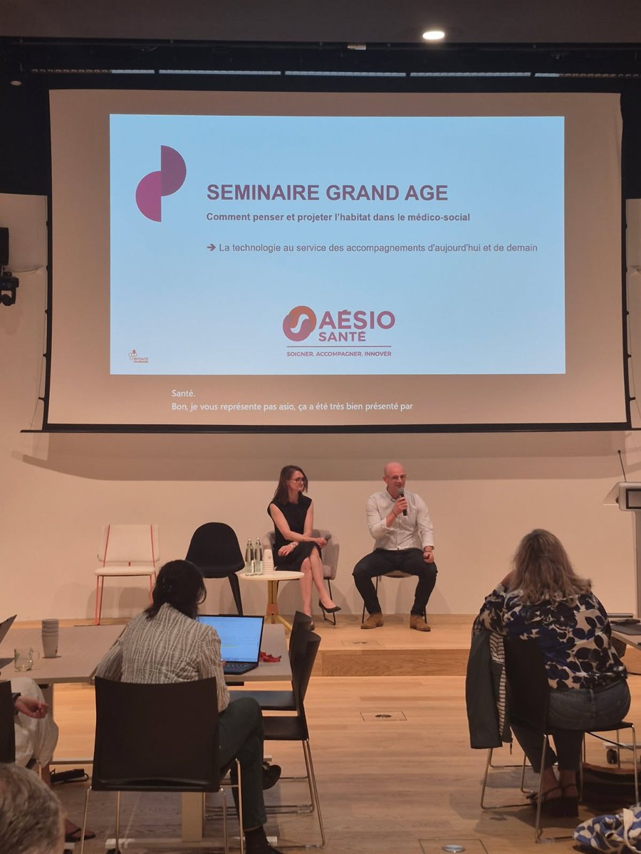 AesioSante's tweet photo. À l’occasion du séminaire Grand Âge de la Fédération nationale de la Mutualité Française, dédié cette année à la question « Comment penser et projeter l’habitat dans le médico-social », AÉSIO Santé a affirmé une conviction forte : innover pour transformer durablement le bien‑vieillir.

🎤 Repenser le modèle des EHPAD

Lors de la table ronde « Repenser l’EHPAD dans un paysage diversifié et mouvant », Jérôme Reyne, Co-Directeur Général, a partagé une vision claire : faire évoluer en profondeur les modèles d’accompagnement pour répondre aux mutations du secteur.

Il a notamment mis en lumière la dynamique portée par la Cité des Aînés de Privas, un projet structurant qui réinvente les équilibres entre soins, vie sociale et accompagnement et soutien aux aidants.

💡 Mettre la technologie au service des usages

Dans la table ronde « Les technologies au service des accompagnements d’aujourd’hui et de demain », Olivier Pignet, Directeur Innovation Recherche et Développement, a illustré l’approche concrète et centrée utilisateurs du @MedTechLab_.

À travers des projets emblématiques comme ANA, LISE et Prévichute, AÉSIO Santé démontre que l’innovation technologique ne prend tout son sens que lorsqu’elle améliore réellement le quotidien.

👉 Deux interventions, une même ambition : conjuguer innovation sociale et innovation technologique pour accompagner, dès aujourd’hui, les enjeux du grand âge.

#GrandAge #FNMF #Innovation #BienVieillir #AÉSIOSanté