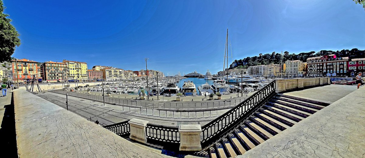 cd_land's tweet photo. Le retour du grand ciel bleu après l'orage de la veille.
#NiceCotedAzur #PortdeNice https://t.co/WCaaiPqLWL
