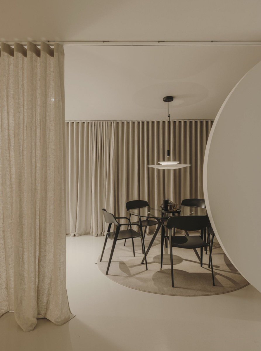 ondiseno's tweet photo. #IsernSerra ha trasladado la filosofía ‘Life Friendly Spaces 🛋️’ –humanizar el entorno de trabajo para favorecer el bienestar–, al #diseño de un nuevo #showroom en #Barcelona. Con una cocina como taller de proyectos. #mobiliariodeoficina #contract
https://t.co/YgSNZBZ6nO https://t.co/aIqmK1UwaA