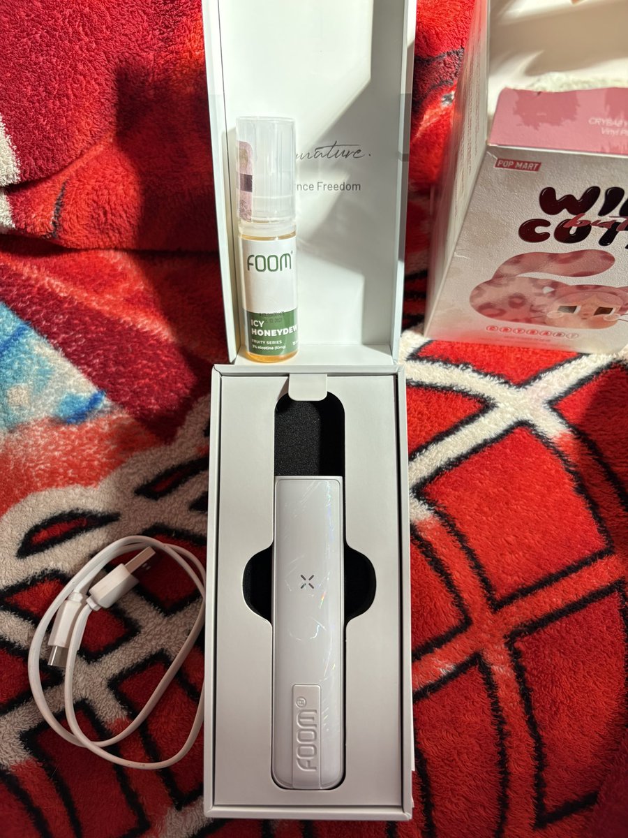 achaaaasean's tweet photo. wts // want to sell

foom x signature ( white crytal )

230k
dapat fullset ( cas type C + box ) +liq foom haneydew masi isi banyak

minus ct
pemakaian jarang masi baru

🍊 bisa co oren( split pay )
 jual pod murah

#jualpod #wtspod #WTB #foom #zonauang #zonajajan https://t.co/UvGqKTO8Ul
