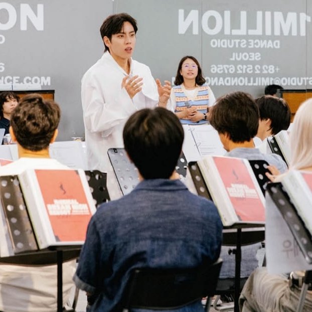 jaewonisland's tweet photo. 뮤지컬 <드림하이 시즌3 : 리부트> 상견례 현장 비하인드 #신재원 cut 🎤🎭
First Meeting Behind-the-scenes

#SHINJAEWON #뮤지컬_드림하이_시즌3_리부트 #뮤지컬 #드림하이 https://t.co/fLChK3ctQW