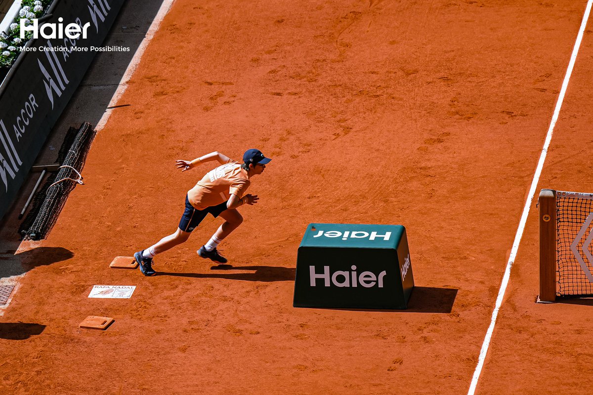 HaierJapan's tweet photo. 連日名勝負が続く全仏オープン、現地パリの熱気は最高潮です！🎾

世界中が熱狂するこの最高の舞台を、ハイアールは公式パートナーとして4年連続で応援しています！

選手たちが世界No.1を目指して熱い戦いを繰り広げるように、ハイアールも最先端のスマート家電で、みなさんの毎日を全力でサポートします✨

世界中のファンと一緒に、最高峰の戦いを最後まで楽しみましょう！❤️‍🔥

📍 パリ（フランス） | 5月24日 〜 6月7日

#Haier #RolandGarros #OfficialPartner #Tennis
#PlayWithTheNumberOnes #MoreCreationMorePossibilities #HaierFansClub
