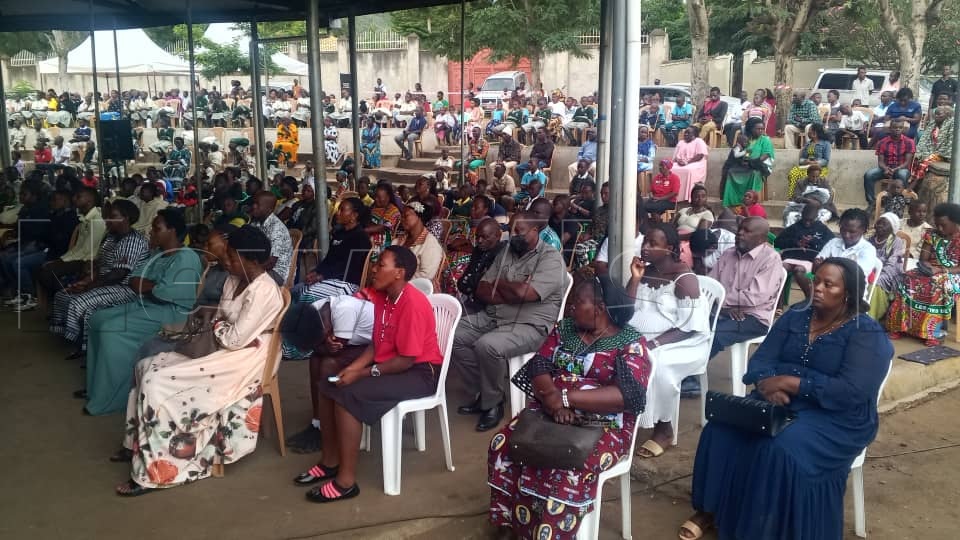 newvisionwire's tweet photo. 𝗞𝗮𝘀𝗲𝘀𝗲 𝗺𝗮𝗿𝗸𝘀 𝗠𝗮𝗿𝘁𝘆𝗿𝘀’ 𝗗𝗮𝘆 𝘄𝗶𝘁𝗵 𝘀𝗰𝗶𝗲𝗻𝘁𝗶𝗳𝗶𝗰 𝗰𝗲𝗹𝗲𝗯𝗿𝗮𝘁𝗶𝗼𝗻
Kasese Catholic Diocese, which had been scheduled to lead this year’s Martyrs’ Day national celebrations at Namugongo, held its main Mass at Our Lady of Assumption Cathedral in Kasese Municipality.

In his homily, Bishop Francis Aquirinus Kibira called on believers to become “martyrs of truth,” urging them to uphold integrity and remain steadfast in their faith.

The service was conducted in line with Ministry of Health guidelines, including handwashing and social distancing, amid concerns about the spread of Ebola.

Bishop Kibira also cautioned leaders against corruption and speaking ill of others in pursuit of political office.

Pictures by Samuel Amanyire
#VisionUpdates