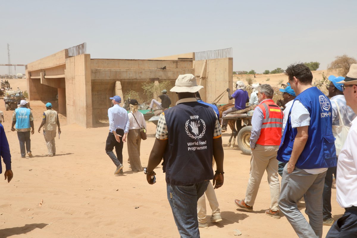 WFP_Chad's tweet photo. @UEauTchad 🇪🇺 on the ground in Adré, eastern #Chad🇹🇩 

Together with @WFP_Chad and @UnhcrTchad, the EU Delegation and EU Member States are witnessing firsthand the impact of the Sudan crisis and the growing strain on Chad’s already stretched humanitarian response.

@AmadorSanchezUE