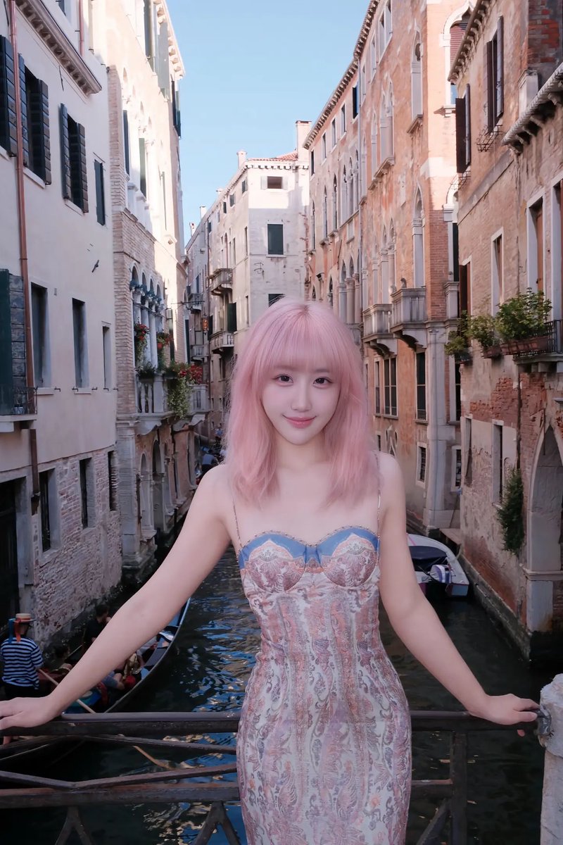 Yoococonut's tweet photo. 在威尼斯的一天～～ #travel #Chinese #girl https://t.co/S7ioNltpsI