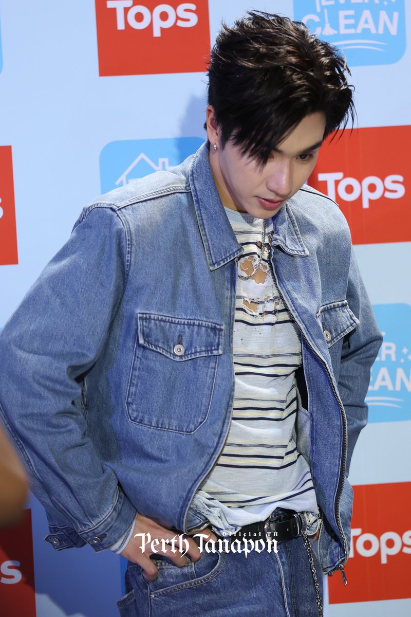 PerthOfficialTH's tweet photo. อยู่ไม่ไหว อยู่ไม่ไหว ..

PSDFAM HOMEBABYFAIR AT TOPS 

#DownyXPerthSanta
#PerthTanapon #KDPPE https://t.co/rSZ3uv4Dko