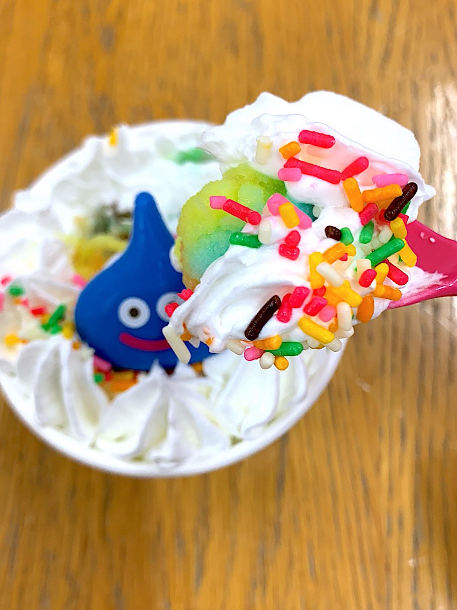 tinmugi's tweet photo. 健康診断終わったからドラクエコラボ食べてきた！(2個頼んだ)
会心の一撃美味しかったです😆 https://t.co/Kxbp1GcOI4