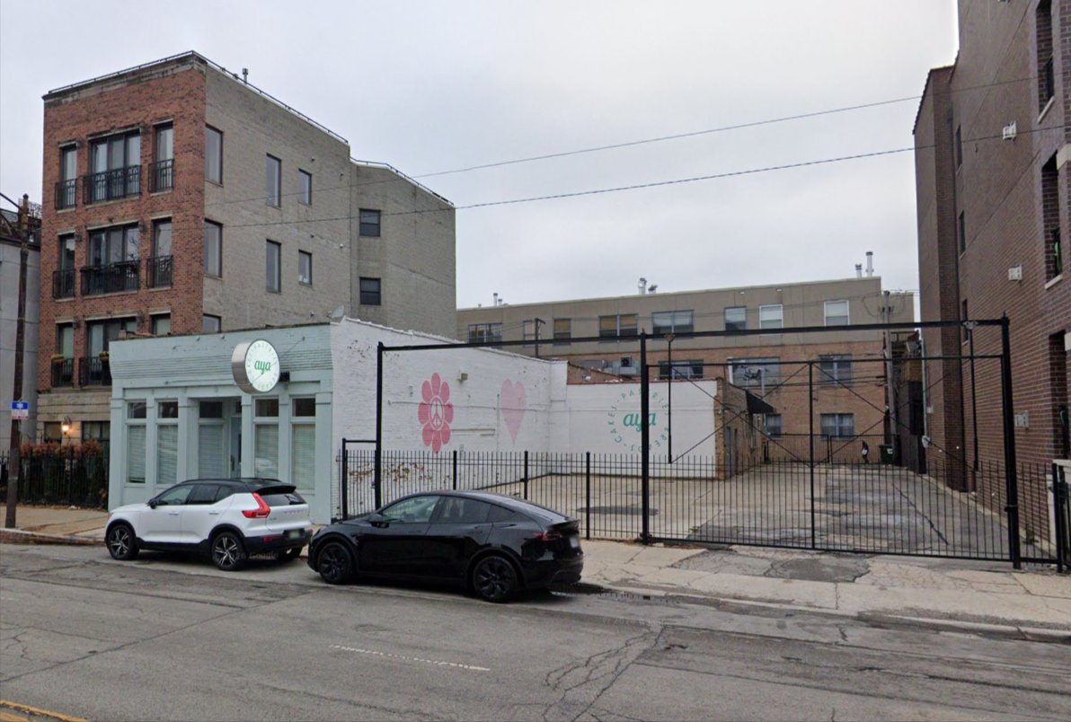 BuildingChi's tweet photo. The Aya Pastry building at 1332 West Grand was permitted for demolition yesterday. There's a pending permit for four stories, nine units. 
Context last summer from @BlockClubCHI https://t.co/OtC80qLdWK