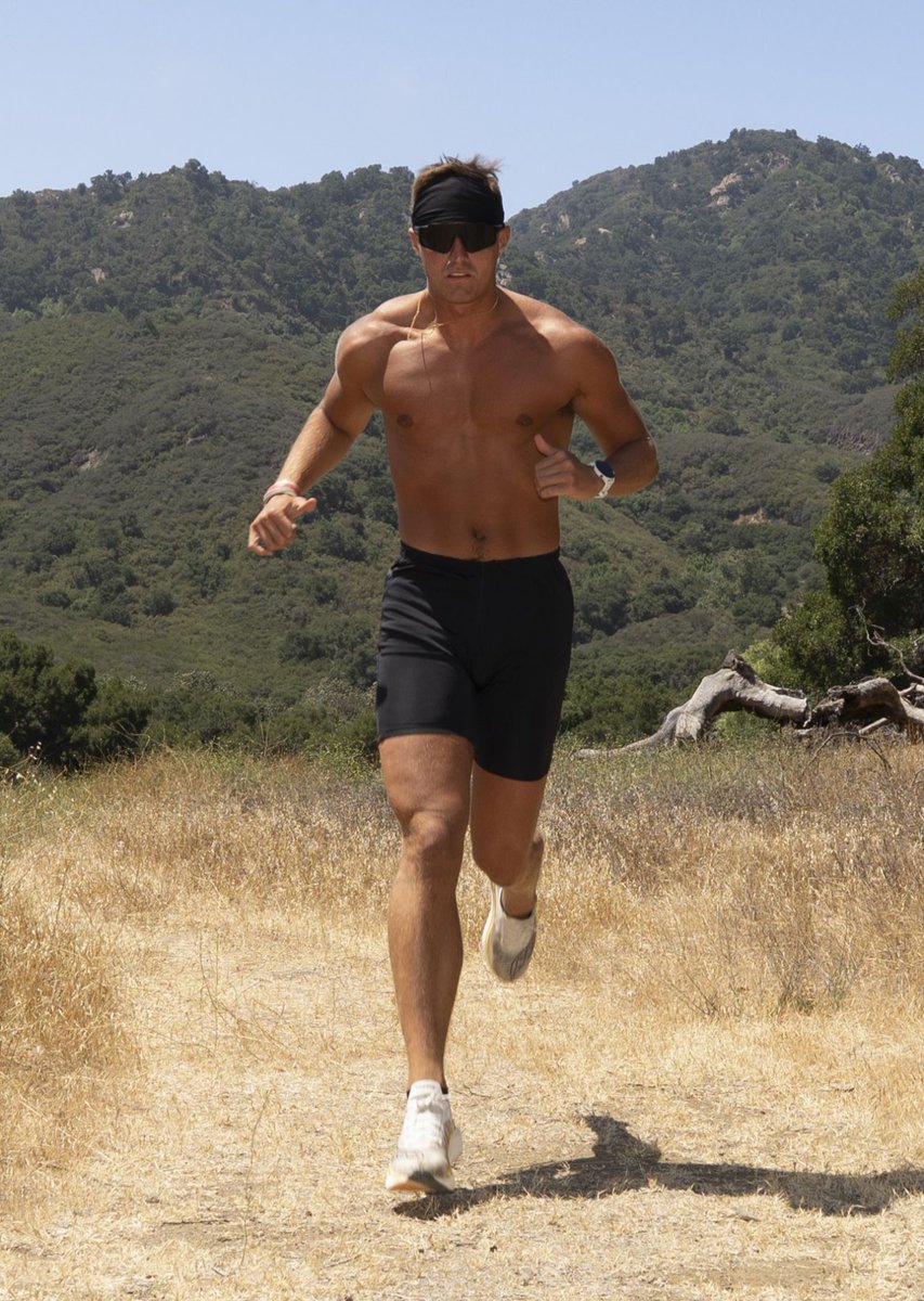 mike_behr_'s tweet photo. After running 3 marathons, 3 Ironman 70.3s, and 50+ half marathons while running a business...

I've come to understand one thing:
 
These 10 habit combinations will quietly destroy your results (no matter how hard you try):
 
1. Daily cardio + eating in a caloric deficit. https://t.co/enmqVSrdf4