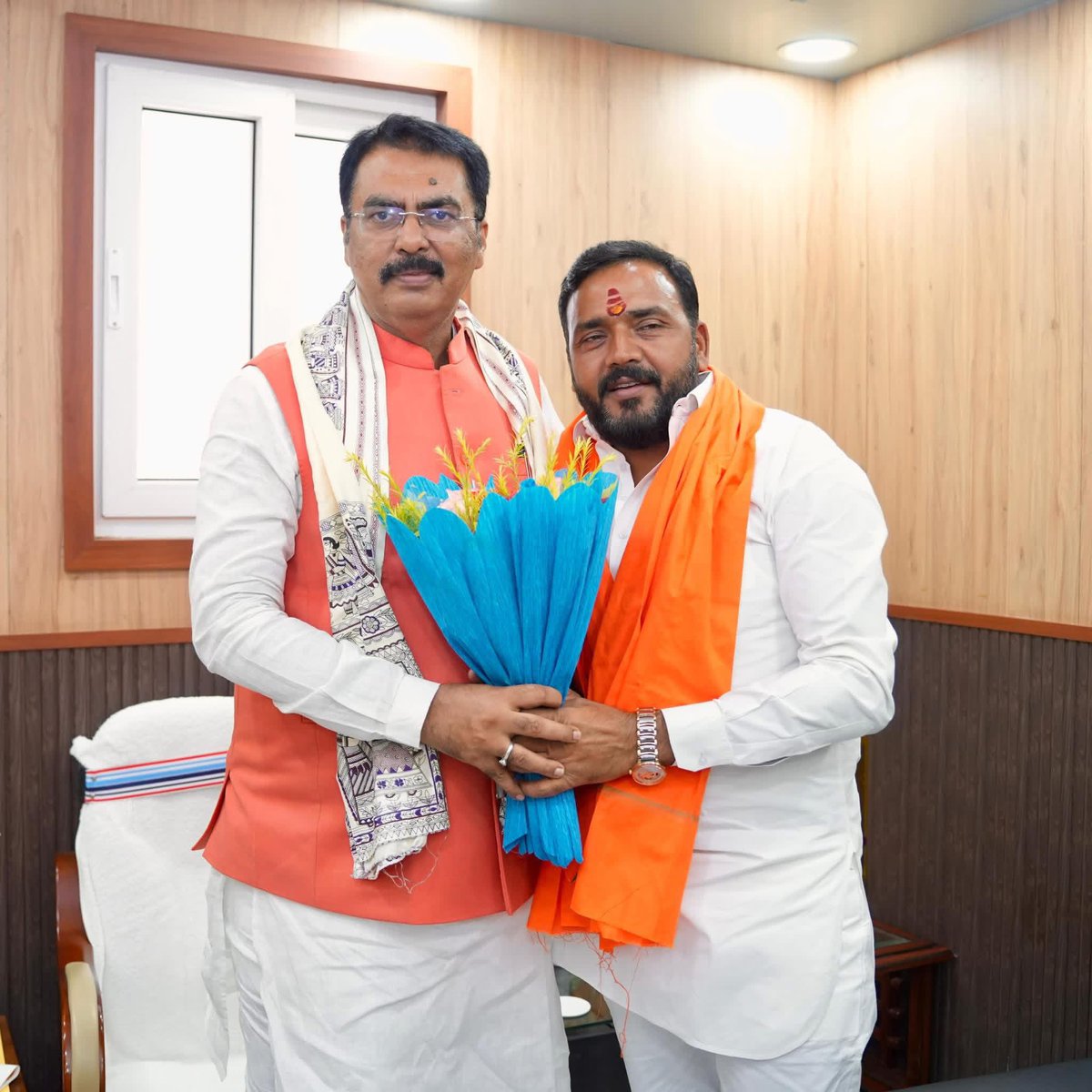 pawanjaiswaldhk's tweet photo. आज मा० प्रदेश अध्यक्ष भाजपा बिहार संजय सरावगी जी से प्रदेश कार्यालय कक्ष में शिष्टाचार मुलाकात कर भाजपा प्रदेश उपाध्यक्ष का दायित्व सौंपे जाने हेतु हृदय से आभार एवं धन्यवाद प्रकट किया।

इस अवसर पर संगठन से जुड़े विभिन्न महत्वपूर्ण विषयों पर विस्तृत चर्चा हुई

माननीय प्रधानमंत्री नरेन्द्र मोदी जी के नेतृत्व एवं भाजपा की जनसेवा की विचारधारा को लेकर संगठन और क्षेत्र के विकास हेतु निरंतर समर्पित भाव से कार्य करने का संकल्प दोहराया।

#सम्राट_चौधरी
#BJPBihar
#भाजपा
#ढाका_विधानसभा
#विकसित_बिहार
#जनसेवा
#संगठन_सर्वोपरि
#ModiHaiToMumkinHai
#BJP4Bihar
#विकास_ही_लक्ष्य
#लोकसेवा
#भाजपा_परिवार
#sanjaysaroagi