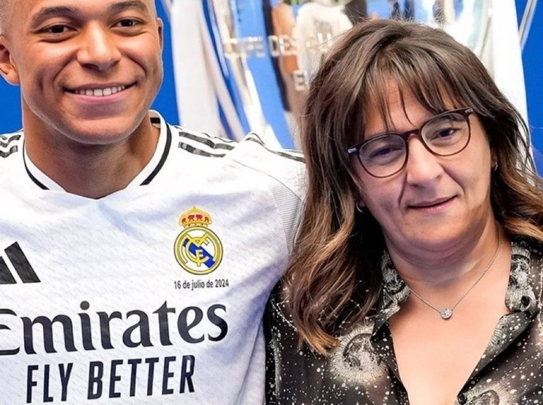 JoaquinTeixeira's tweet photo. Eu não sabia que o ator Robert de Niro é a mãe do craque Mbappé https://t.co/s8Z87wzFZa