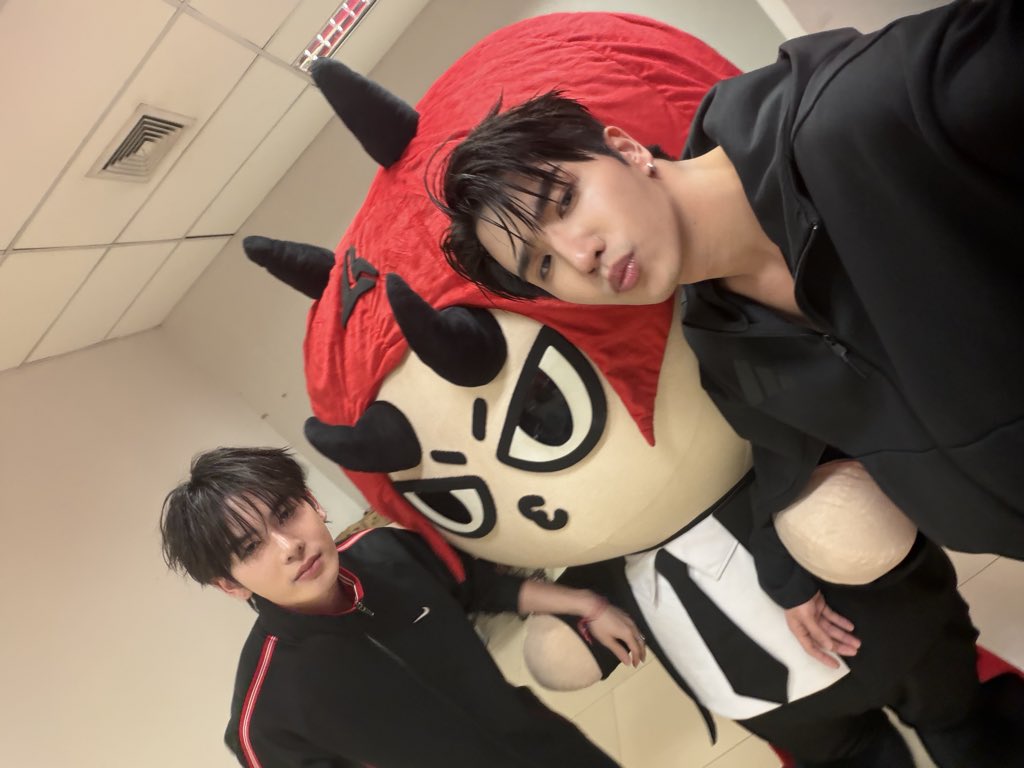perthppe's tweet photo. วันนี้ขอบคุณมากๆนะครับบ มาหาเรากันเยอะมากๆ ดีใจจริงๆครับ  เดินทางกลับบ้านปลอดภัยนะครับ รักมากๆๆ

 #DownyXPerthSanta https://t.co/VqZmxL3fUB