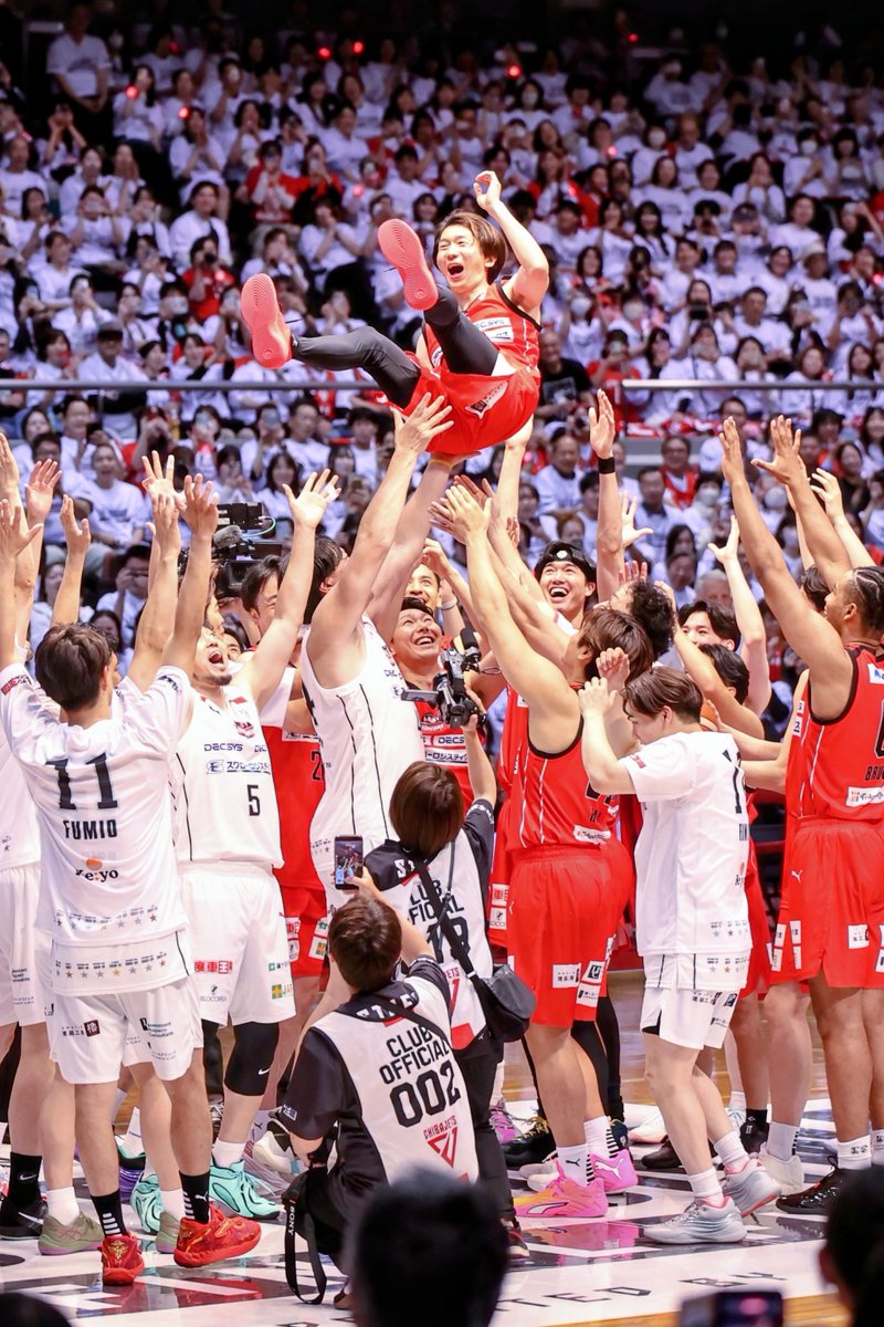 _higaci_'s tweet photo. LAST RUNWAY#11 ～FINAL FLIGHT～
(2026.6.3)

ふみおさん、ありがとうございました🙌✨

＃千葉ジェッツ ＃西村文男 https://t.co/CN0EWbpZGP