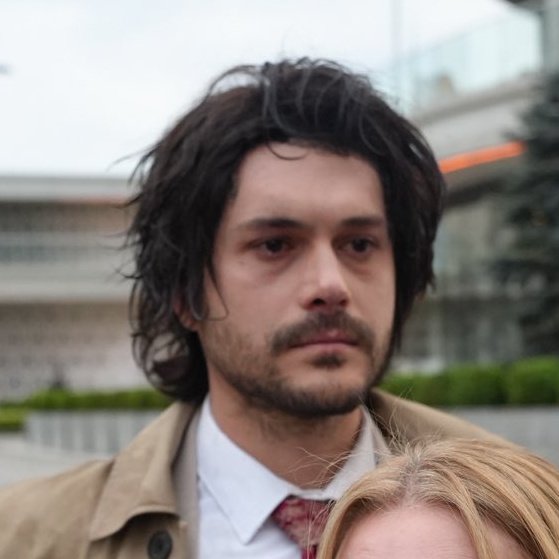 blaykenill's tweet photo. geçmiş imajı diye alperen'e uzun saç, özge'ye kısa saç yapmalarına her seferinde patlamalı güleceğim sorry not sorry dhwokdkwudsosdh https://t.co/PyS7XmDg5h