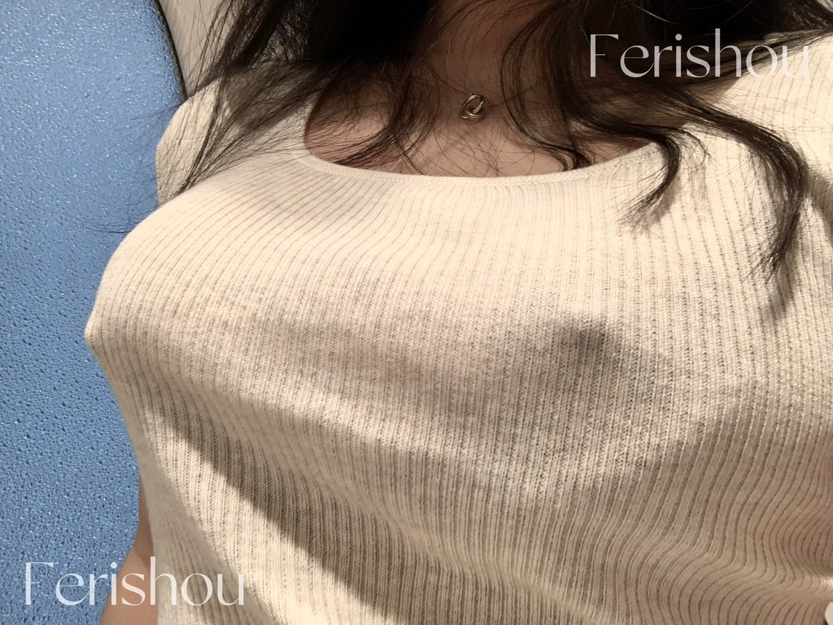 Ferishou's tweet photo. 1 #女大 #奶子 感官过载 https://t.co/YEcskHlIRd