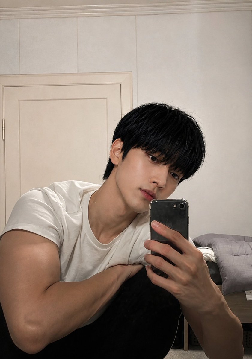 _97ryan's tweet photo. Before and after working out.
If you prefer the before photo, please retweet. If you prefer the after photo, please like.
#Korea #Korean #Selfie #Daily #Fashion #韓国 #韓国人 #自撮り #日常 #ファッション https://t.co/dalRerfpfj