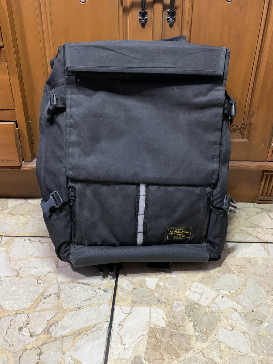 NoeySugiono's tweet photo. Tas LBB Peloton 

Kondisi Bekas dan sesuai video/photo. 
Tidak ada yang bolong/sobek.
IDR 800K Bonus Glove Giro LX size M.
Lok.Bogor 
#fnfjb https://t.co/OVN6FXGhhM