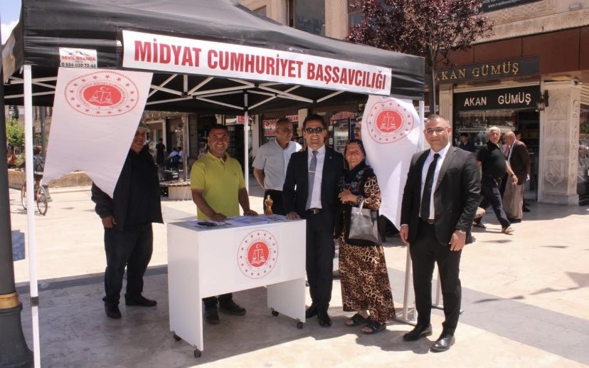 Adaletcac's tweet photo. Midyat Cumhuriyet Başsavcılığınca 1 Haziran Uzlaştırmacılar Günü kapsamında, uzlaştırmacılarla kurumun başarısının artırılmasına ilişkin görüş alışverişinde bulunulmuş, vatandaşlara yönelik uzlaştırmaya ilişkin farkındalık artırıcı faaliyetler ve bilgilendirmeler yapılmıştır. https://t.co/9BgK0w4NB8