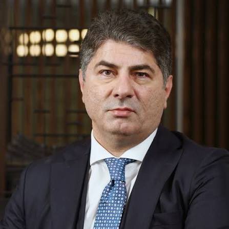 punto360tr's tweet photo. Hakan Safi, Futbol AŞ yönetimini şekillendirmeye devam ediyor. Yeni listede Kavaklı Holding’in sahibi ve kripto para borsası SafeBit’in (Bitçi) sahibi Seyfi Şahin de bulunuyor. https://t.co/bCsWHdN7Gz