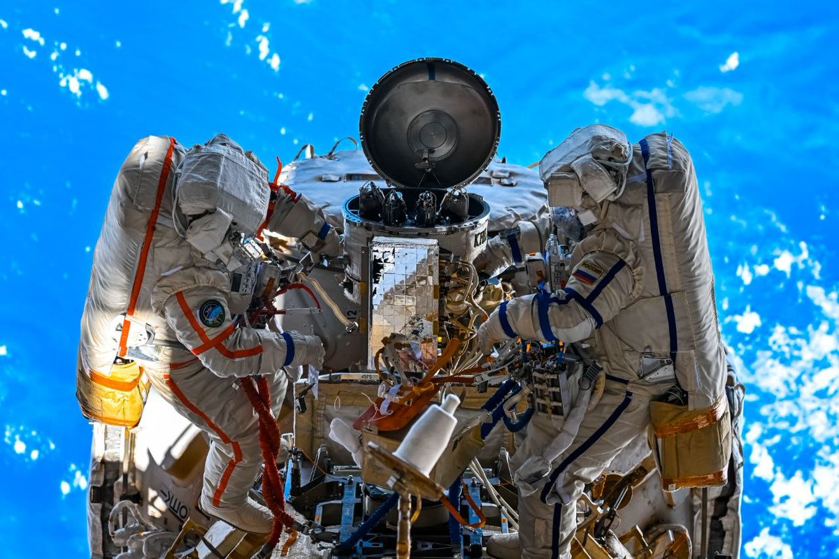 robert_savitsky's tweet photo. Few photos from the recent spacewalk, posted by cosmonaut Sergey Kud-Sverchkov https://t.co/sgcDjQFFch