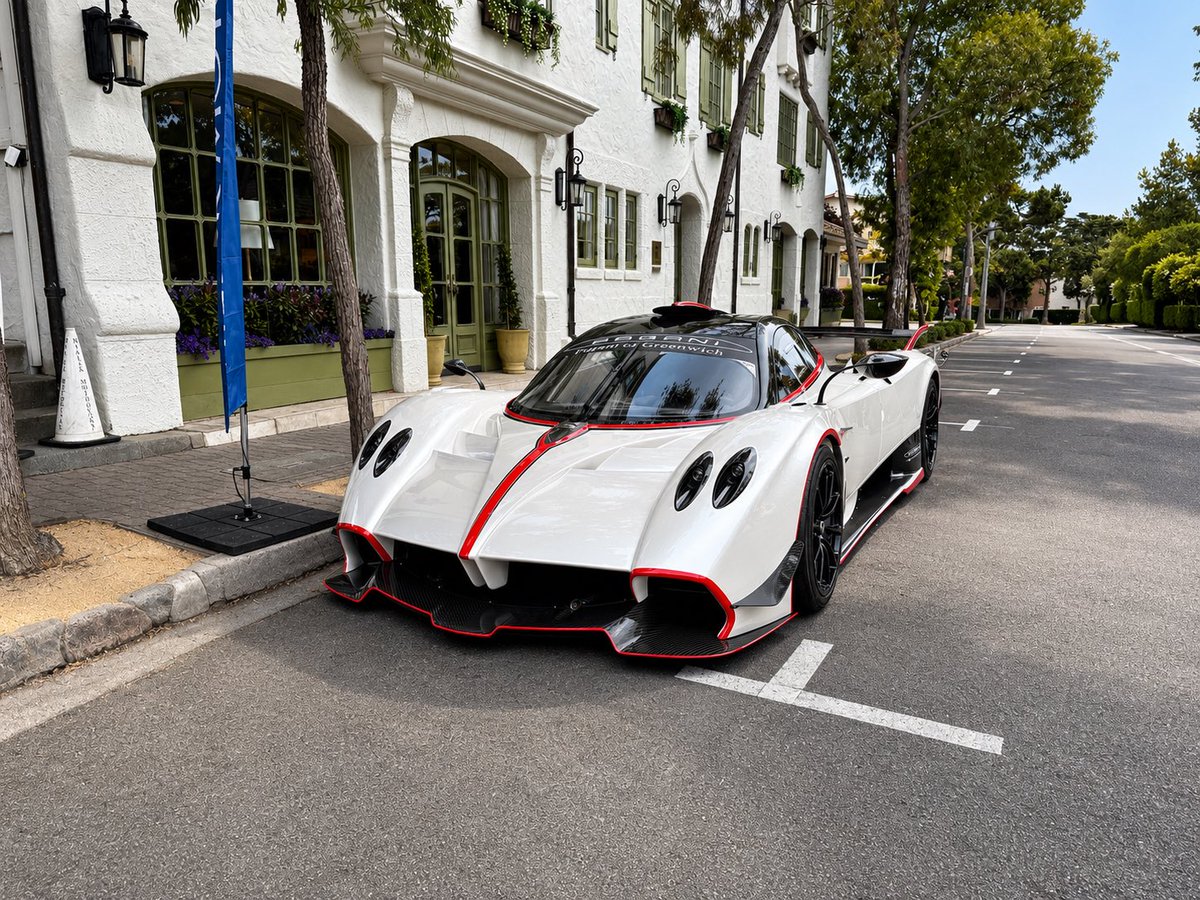 NickCaloroso's tweet photo. The Pagani Huayra R is a track-only masterpiece powered by an 850-horsepower naturally aspirated V12 that revs to 9,000 RPM. No turbos, no batteries, no electric motors. Nothing to dilute glorious V12 noises. https://t.co/vmZAx1iAIt