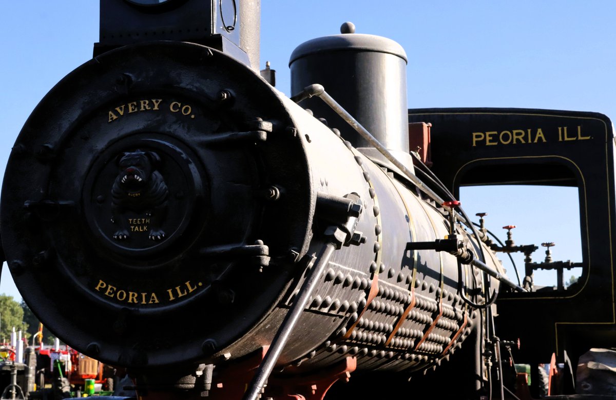 bcampney's tweet photo. Steam engine coming at you.
#pictureordinarytime https://t.co/0eFlpZrDA8