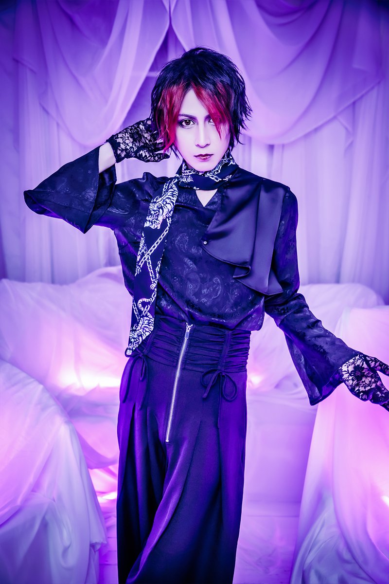 dolly__official's tweet photo. ▼Dolly新アーティスト写真
Ba.はち
Dr.亜樹 https://t.co/oUYT94KF2e