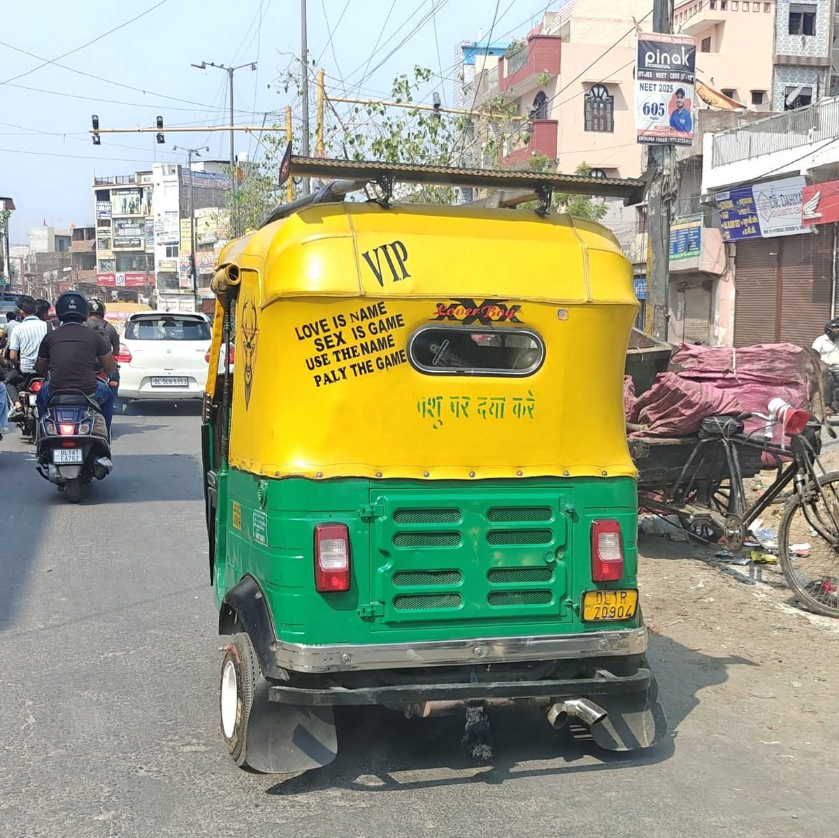 KamalR_BJP's tweet photo. कृप्या ज्यादा से ज्यादा शेयर करें

ताकि ये ऑटो वाला इसे हटा ले क्योंकि करावल नगर व मुस्तफाबाद विधानसभा की सभी की माताएँ, बहने और बेटियां भी इस रोड़ से गुजरती हैं।
क्या करावल नगर रोड़ पर चलने वाले इस ऑटो पर जो लिखा है ये एक सभ्य समाज के लिए उचित है.?
@CPDelhi @DCPNEastDelhi https://t.co/s4QqkCjw75