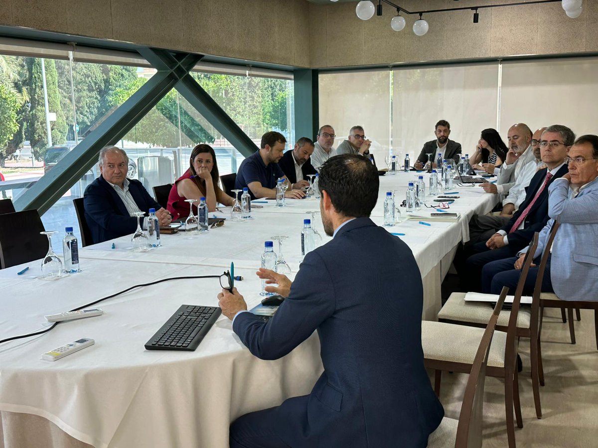 AytoMurcia's tweet photo. El concejal de Turismo, Comercio y Consumo, @jpachecomendez, ha asistido esta mañana a la VI Comisión Técnica de Conectividad Turística.   

📍 ITREM https://t.co/9zR5dxvHA4