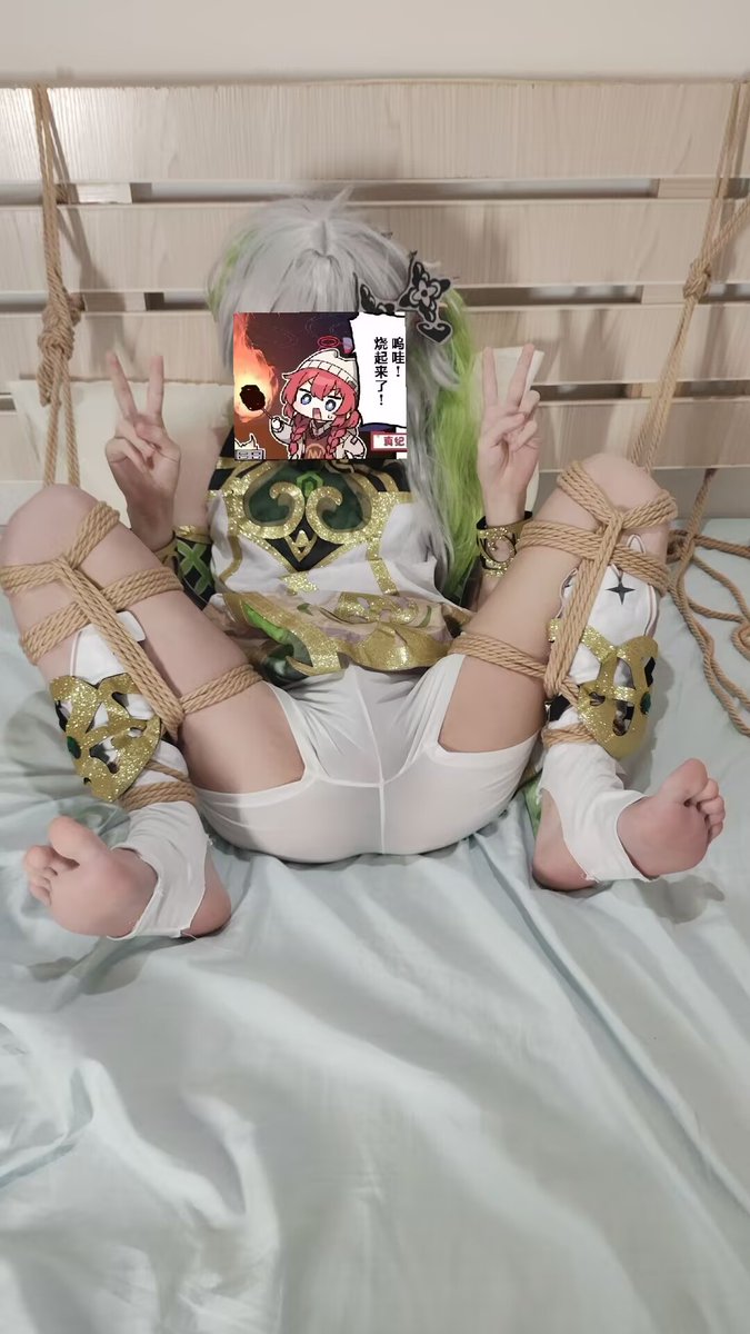 x_flinx's tweet photo. 发现手部不绑，强行让M比耶挺涩的，拼命忍受被挠痒又不能伸手去护..
出境：@Filene_ccc https://t.co/m5qbstMgsj