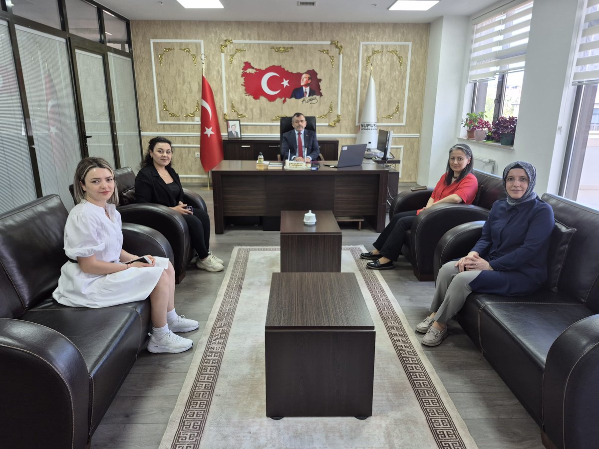 sedaoztaskin85's tweet photo. Sayın İl Müdürümüz Yusuf MERCAN ' ı Altınordu Nüfus Müdürlüğünü temsilen makamında ziyaret ederek geçmiş bayramını kutladık. 🌸
@TCOrduValiligi
@orduilnufus
@YusufMercan5228 https://t.co/SzMg5RnX5Y