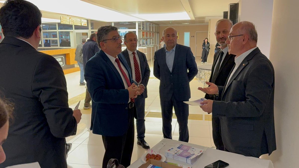 Adaletcac's tweet photo. Samsun Cumhuriyet Başsavcılığınca 1 Haziran Uzlaştırmacılar Günü kapsamında, uzlaştırmacılarla kurumun başarısının artırılmasına yönelik görüş alışverişinde bulunulmuş, uzlaştırmaya ilişkin farkındalık artırıcı faaliyetler ve bilgilendirmeler yapılmıştır. https://t.co/tyHs7j2jmY