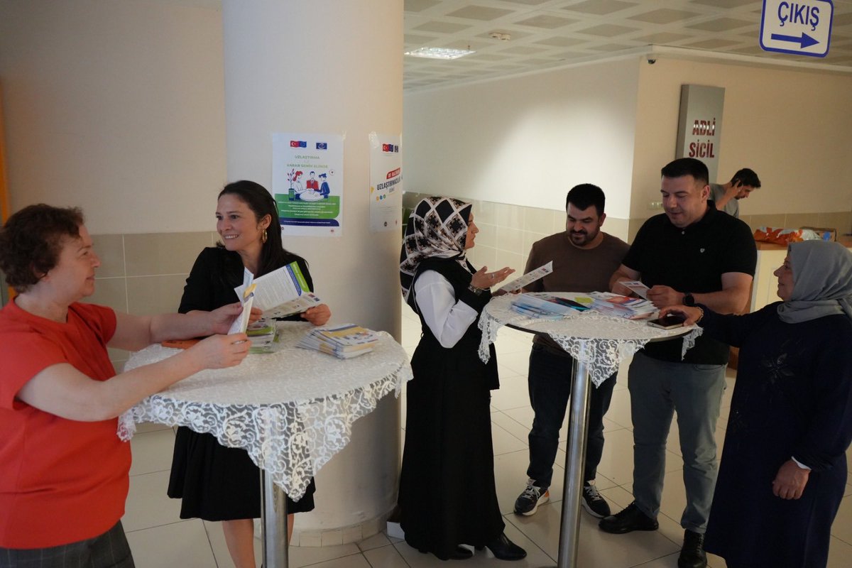 Adaletcac's tweet photo. Samsun Cumhuriyet Başsavcılığınca 1 Haziran Uzlaştırmacılar Günü kapsamında, uzlaştırmacılarla kurumun başarısının artırılmasına yönelik görüş alışverişinde bulunulmuş, uzlaştırmaya ilişkin farkındalık artırıcı faaliyetler ve bilgilendirmeler yapılmıştır. https://t.co/tyHs7j2jmY
