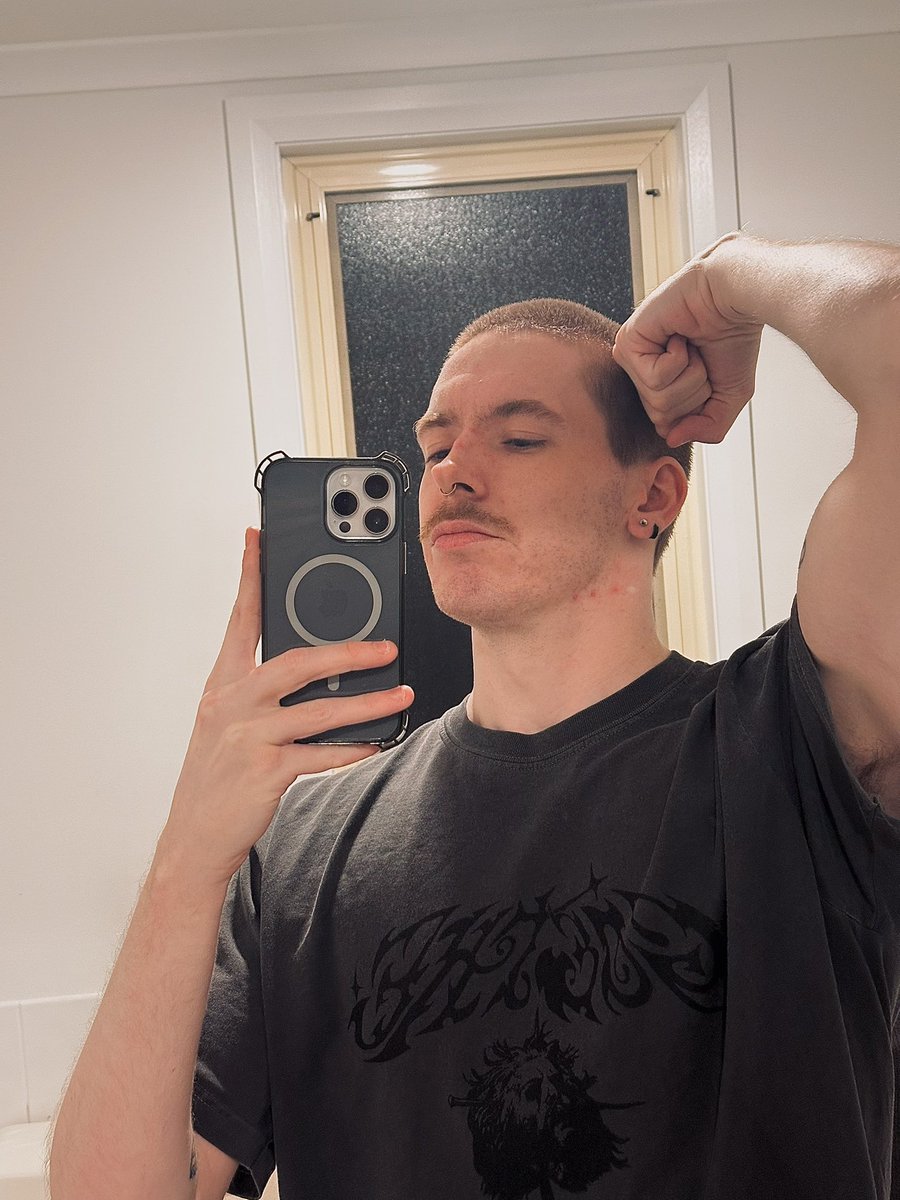 pschodriver's tweet photo. does this shirt make me look big and tough? https://t.co/QzxRnXoOUv