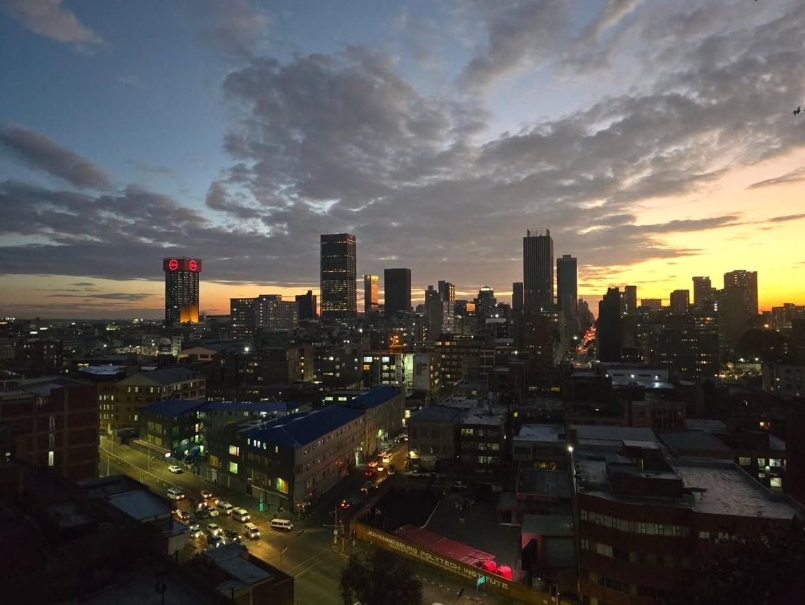 sumayamamdoo's tweet photo. I ♥️ JHB 
via bridgethiltonbarber on IG 
my new fave account! https://t.co/POXSLn74vy
