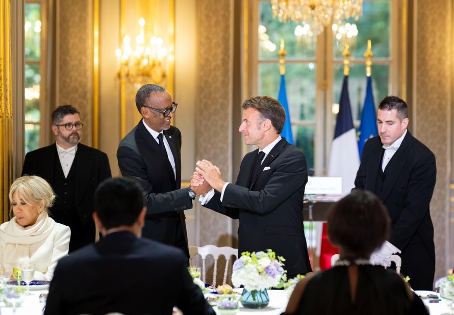 IGIHE's tweet photo. Macron hosts President Kagame and First Lady Jeannette Kagame at Élysée dinner (Photos)

https://t.co/CGKuNs6Umf https://t.co/5si5UvYTPY