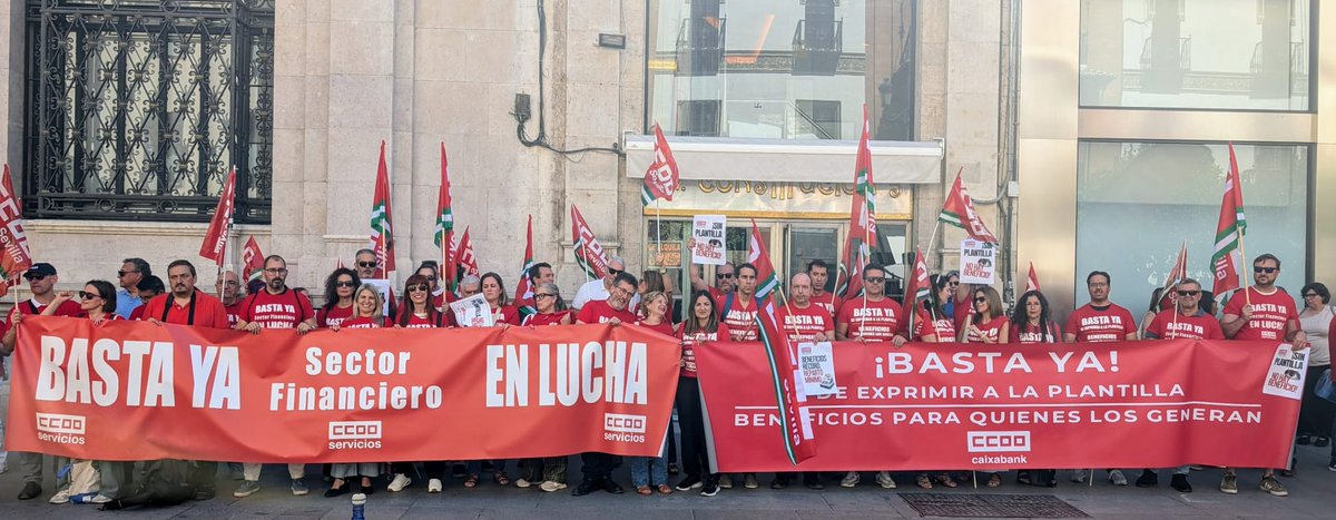 ccooandalucia's tweet photo. 🏦BANCA | Nos concentramos en entidades bancarias para protestar por las presiones a las que se somete a las plantillas.
La presión por objetivos comerciales genera un gran malestar en sus trabajadores y trabajadoras mientras las entidades siguen batiendo récords de beneficios https://t.co/aBBithZvbU