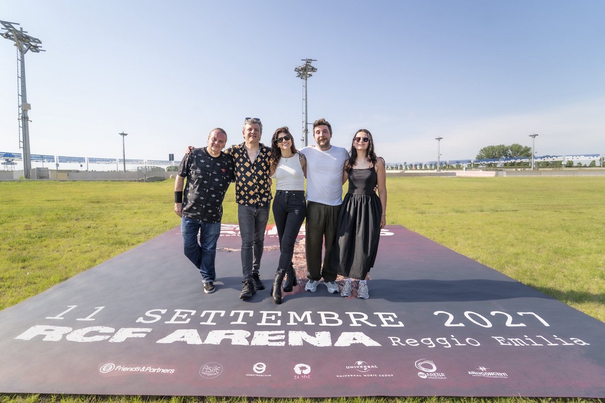 elisatoffoli's tweet photo. Qui sembra ancora un sogno. Ma ci stiamo andando davvero 🩵

Campovolo, 11 settembre 2027. Biglietti disponibili ovunque. https://t.co/Of40GVNLR1