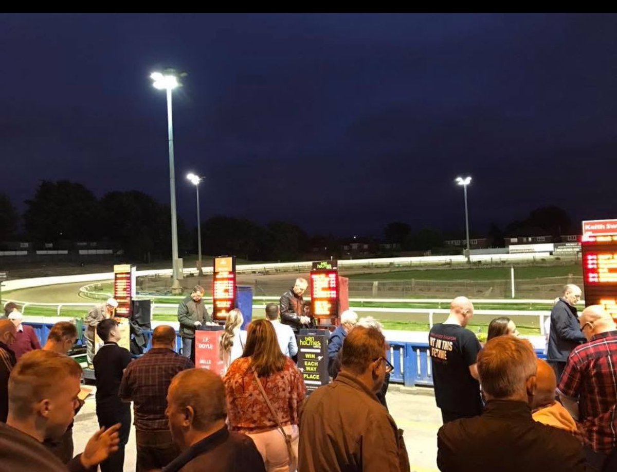 velvets14's tweet photo. The good old days at Belle Vue ❤️ https://t.co/Tdaup4Cafh