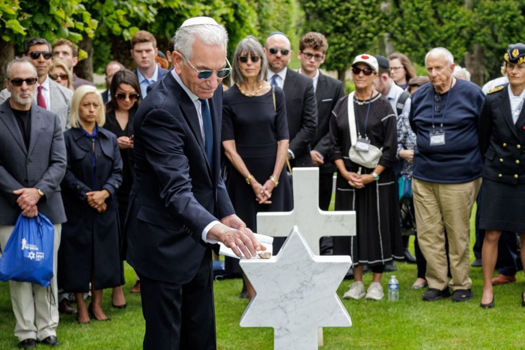 USAmbFrance tweet picture
