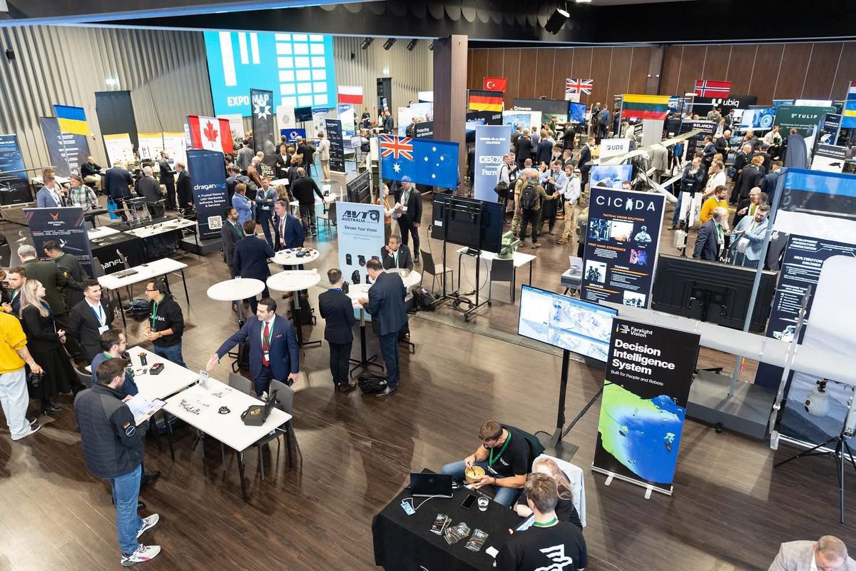 LVinAustralia's tweet photo. 🇱🇻🤝🇦🇺 #Latvia and #Australia cooperation in action: 13 Australian entrepreneurs participated in the #DroneSummit in Riga alongside security experts and government officials – an example of mutually beneficial cooperation &amp; solidarity with #Ukraine 🇺🇦
#DroneCoalition https://t.co/5XZi4tt70Z