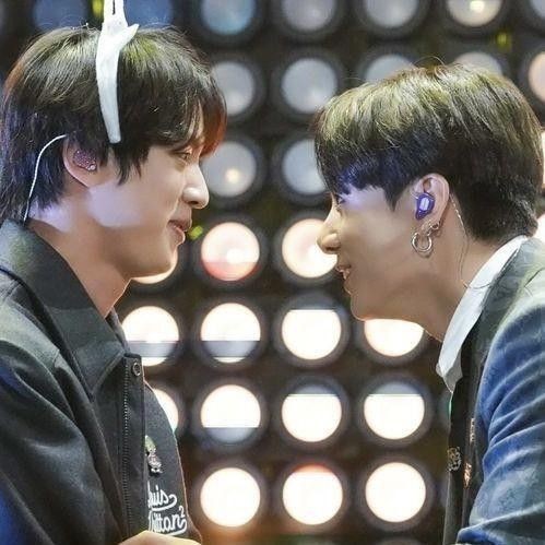 MultiAddictStan's tweet photo. FAV FAVE FAVORITE genre,looking staring at each other Look gaze stare Love is in the eyes Happy JinKook Day 15 years Anniversary JinKook lovers(Jin Jungkook lovers),JinKookers 0604 64 20110604 110604 Pride Month #JinKook #KookJin #JinKookDay #JinKookLovers #JinKook15thAnniversary https://t.co/4YyqTevOYf